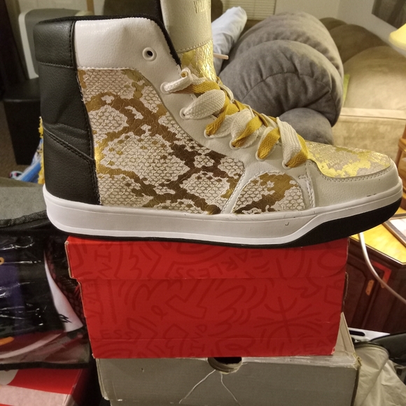 Designed William Rast sz 11 - Picture 3 of 5